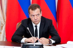 Владимир Путин дал школьное задание Дмитрию Медведеву