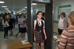 В Татарстане школьницу попросили снять часть белья для сдачи ЕГЭ