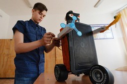 Уроки труда изменят – вместо табуреток школьники будут собирать роботов