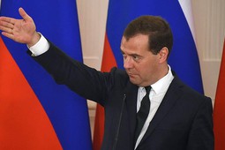 Медведев призвал прекратить «штамповать невостребованных специалистов»