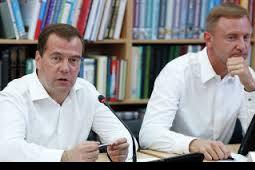 Дмитрий Медведев отменять ЕГЭ не собирается