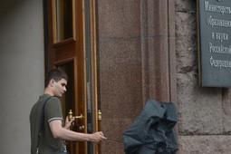Минобрнауки просят срочно определиться с абитуриентами из ДНР и ЛНР