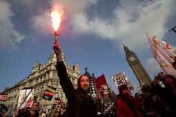 В Лондоне студенты протестуют против высокой платы за обучение