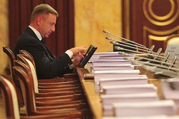 Министру образования РФ создадут планшет за 20 млн рублей