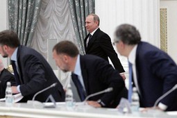Путин призвал науку и бизнес действовать вместе