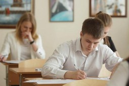Итоговое сочинение 2 декабря писали более 660 тысяч выпускников российских школ, еще 14 тысяч ребят – изложение