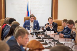 Руководитель Росмолодежи встретился с региональными депутатами в стенах Совета Федерации РФ