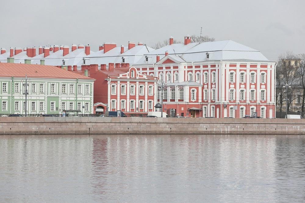 В Санкт-Петербургском госуниверситете повысился средний ...