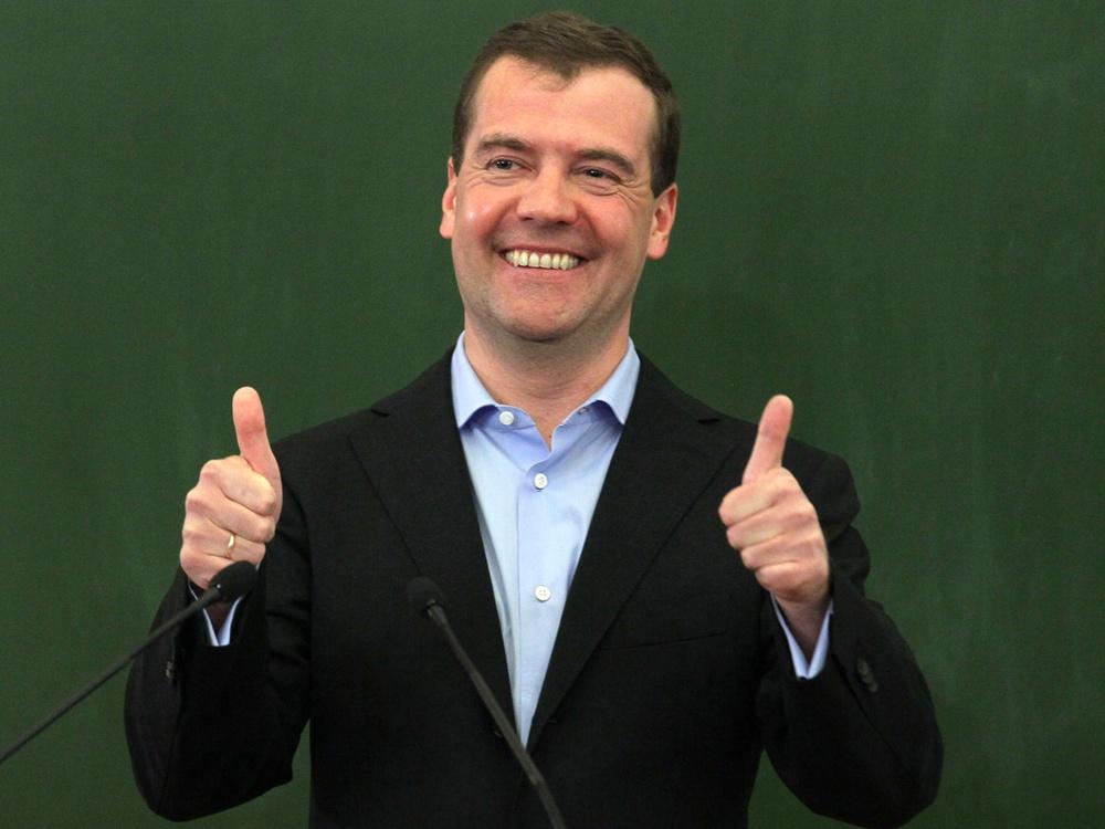 Премьер Дмитрий Медведев оценил победу ...