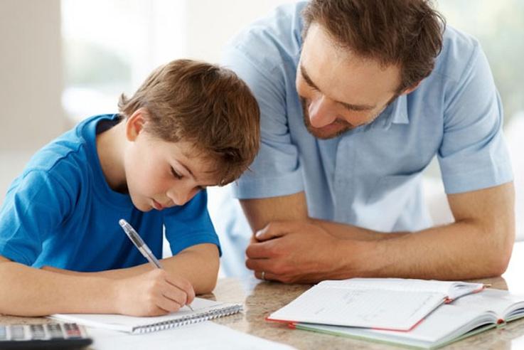 Как стоит родителям контролировать выполнение домашних заданий ребенком?