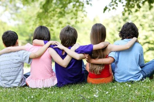 Как помочь ребенку находить новых друзей?