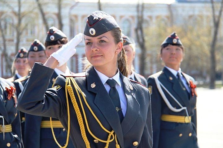 девушки в военных училищах